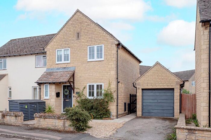 3 Bedroom Semi-Detached House For Sale In Park Farm, Bourton-On-The-Water, GL54