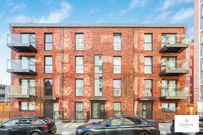 3 Bedroom Flat To Rent In Bridgeman House, Upton Park, E13