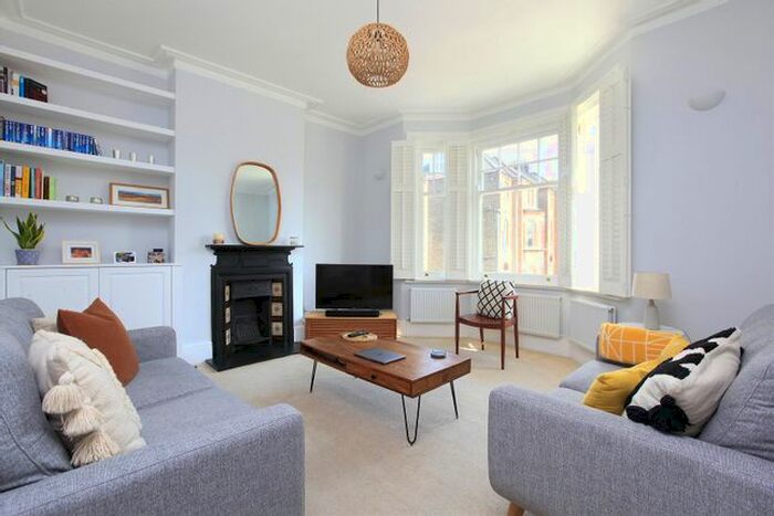 2 Bedroom Flat To Rent In St Ann's Hill, Wandsworth, SW18