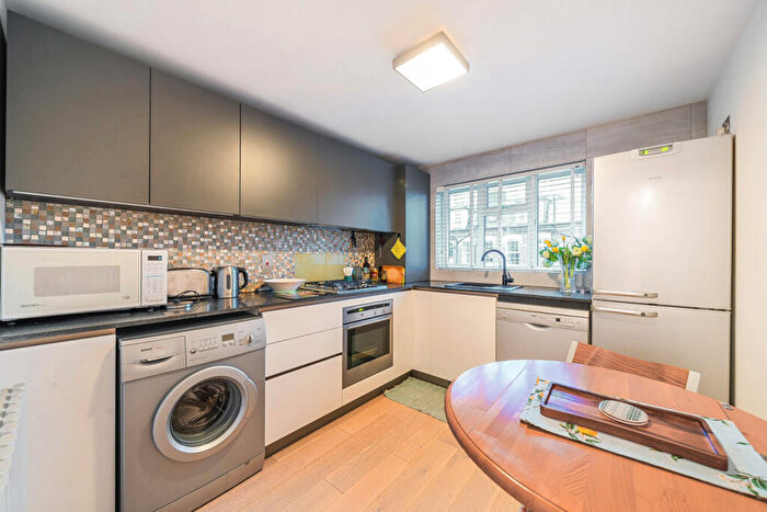 1 Bedroom Flat For Sale In Willesden Lane, Brondesbury, London, NW6