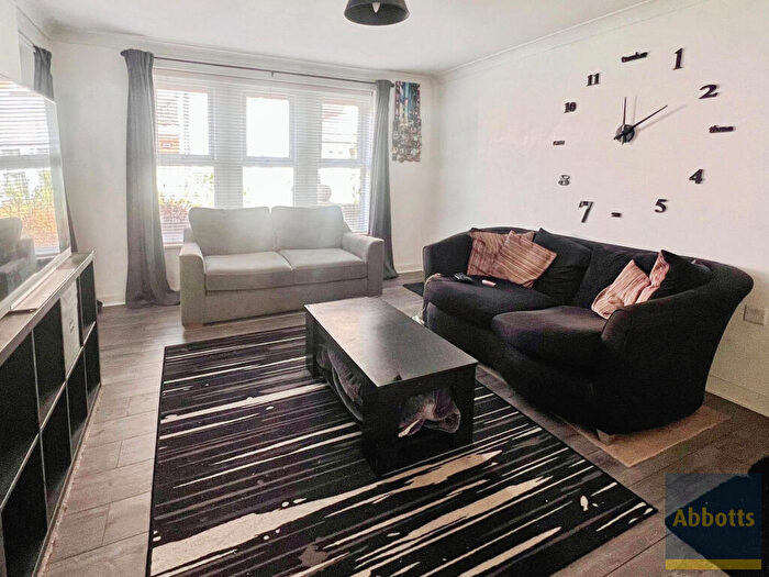 2 Bedroom Flat To Rent In Bell Close, Laindon, SS15
