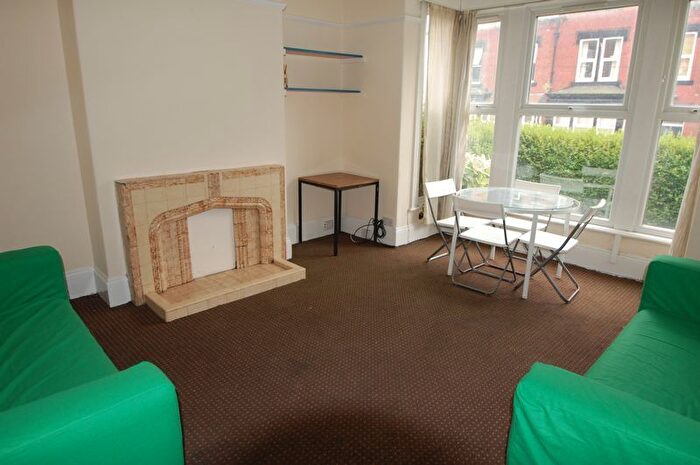 6 Bedroom Terraced House To Rent In Manor Terrace, Hyde Park, Leeds, LS6