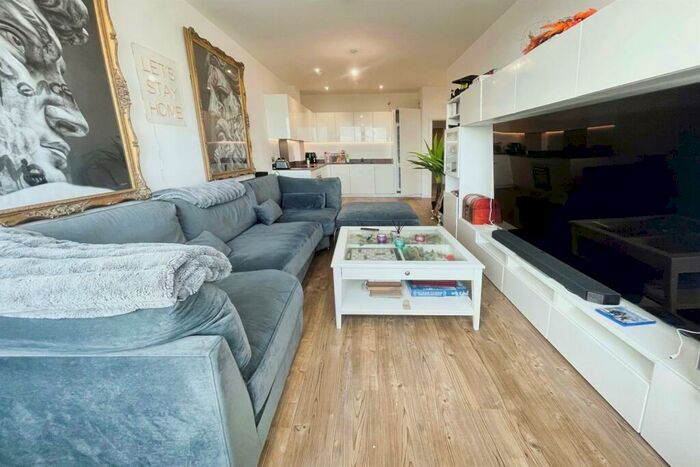 1 Bedroom Flat To Rent In Central House, Great Warley, Brentwood, CM13