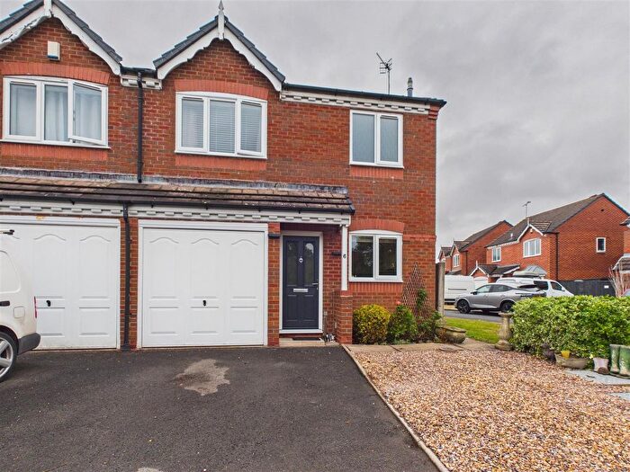 3 Bedroom Semi Detached House For Sale In Launceston Place, Worcester, WR4