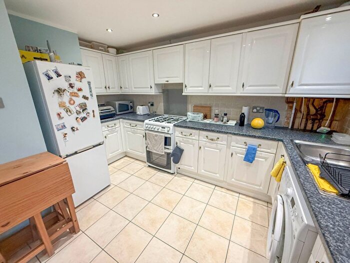 1 Bedroom Property For Sale In Gosforth Lane, Watford, WD19