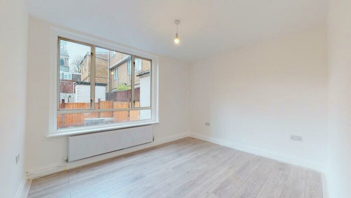 4 Bedroom Ground Flat To Rent In Tarbert Walk, E1