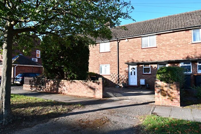 2 Bedroom Terraced House For Sale In Lovell Road, Bedford, MK42