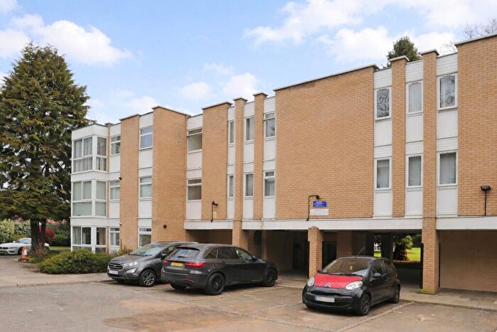 1 Bedroom Apartment To Rent In Winchester Close, Bush Hill Park, EN1