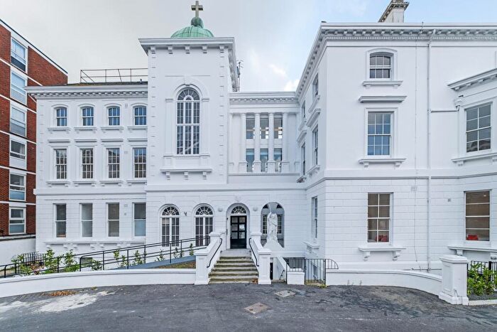 2 Bedroom Apartment To Rent In Hartington Place Eastbourne, BN21