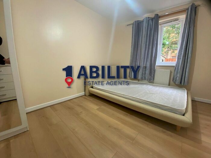 6 Bedroom Town House To Rent In Milton Close, London, SE1