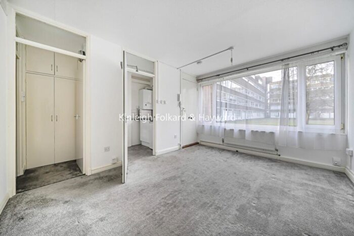 Flat To Rent In Fair Acres, Bromley, Kent, BR2