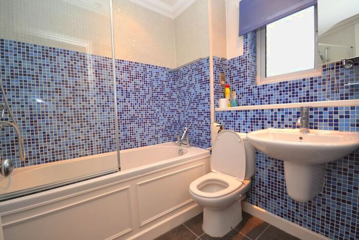 2 Bedroom Flat To Rent In The Cedars, Buckhurst Hill, IG9