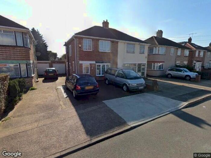 3 Bedroom Semi-Detached House To Rent In Raleigh Avenue, Hayes UB4