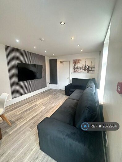 6 Bedroom Semi Detached House To Rent In Derby Grove, Nottingham, NG7