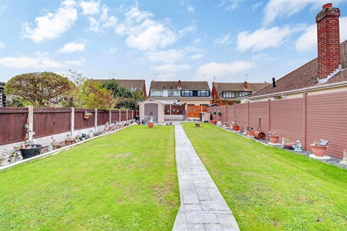 2 Bedroom Semi-Detached Bungalow For Sale In Ethelred Gardens, Wickford, SS11