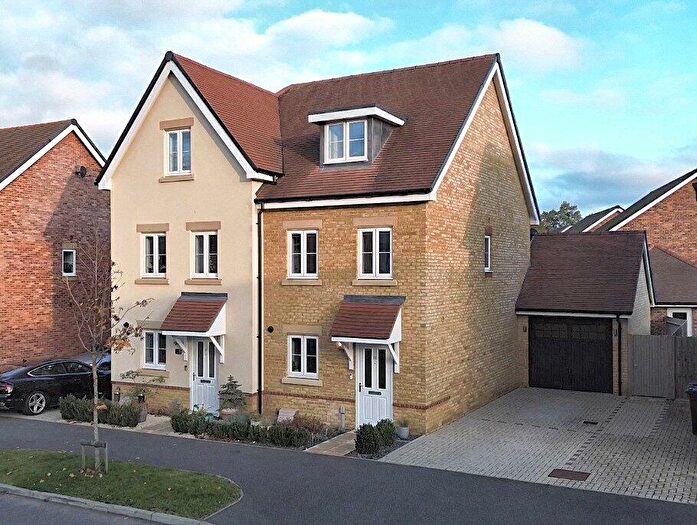 3 Bedroom Semi-Detached House For Sale In Hurst Avenue, Blackwater, Camberley, Hampshire, GU17