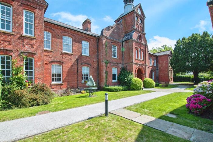 1 Bedroom Flat For Sale In Bartons Road, Fordingbridge, SP6