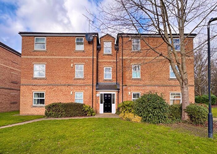 2 Bedroom Flat To Rent In Lawson Wood Drive, Meanwood, Leeds, LS6