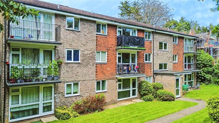 2 Bedroom Apartment For Sale In Westcote Road, Reading, Berkshire, RG30