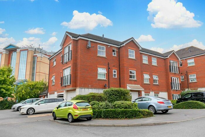 2 Bedroom Flat To Rent In Hazelwick Mews, Crawley, RH10