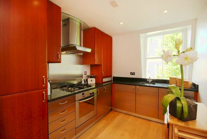 2 Bedroom Flat To Rent In Redcliffe Gardens, Chelsea, London, SW10