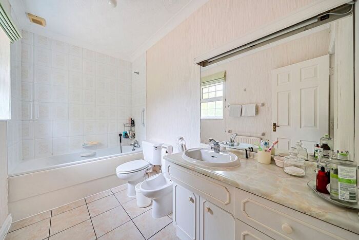 3 Bedroom Bungalow For Sale In Kimbers Drive, Burnham, Buckinghamshire, SL1