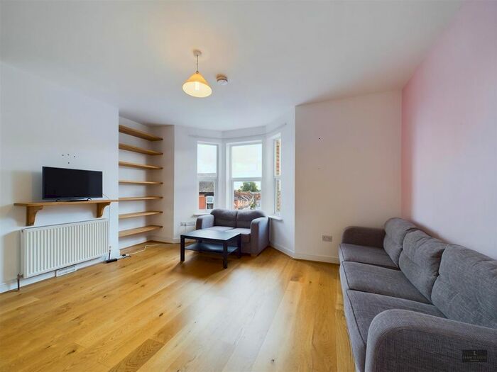 2 Bedroom Flat To Rent In Pinhoe Road, Exeter, EX4