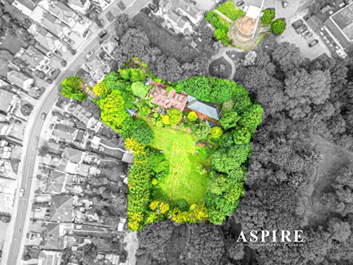 4 Bedroom Detached House For Sale In Sq Ft, . Acres, Swimming Pool - London Hill, Rayleigh, SS6