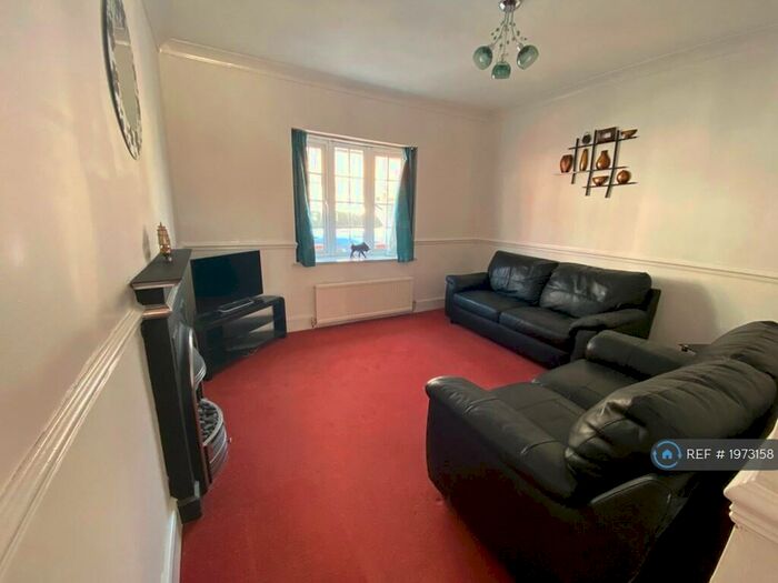 3 Bedroom Terraced House To Rent In Winifred Street, Swindon, SN3