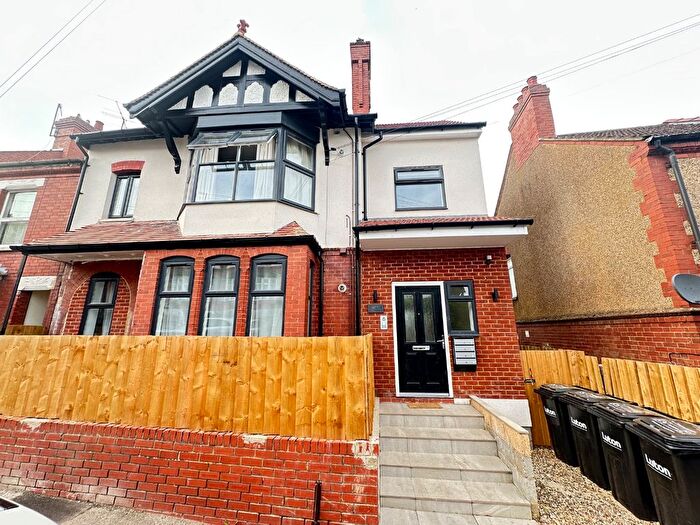 2 Bedroom Flat To Rent In Flat, Russell Rise, Luton, Bedfordshire, LU1