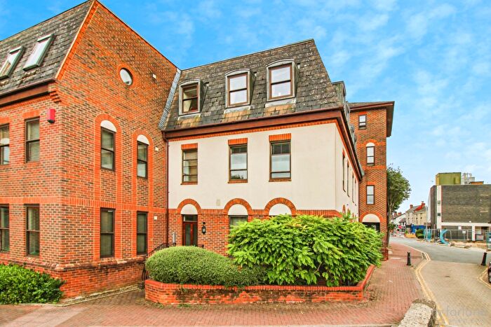 1 Bedroom Apartment To Rent In Little London Court, Swindon, SN1