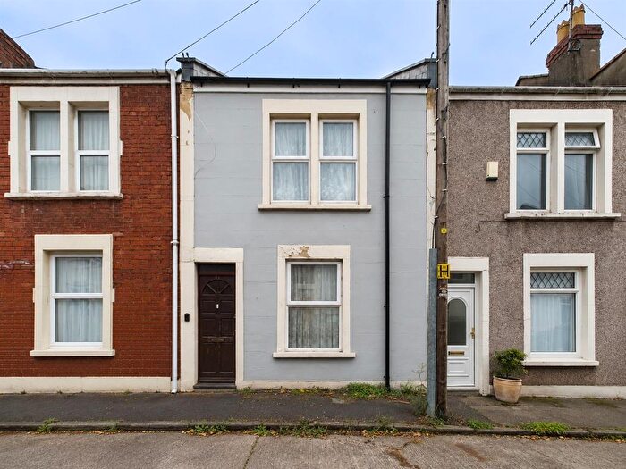 3 Bedroom Terraced House For Sale In Merioneth Street, Victoria Park, Bristol, BS3