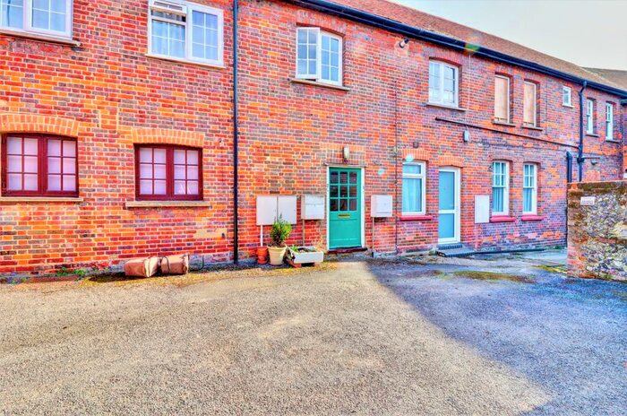 2 Bedroom Flat To Rent In New Road, Princes Risborough, Buckinghamshire, HP27