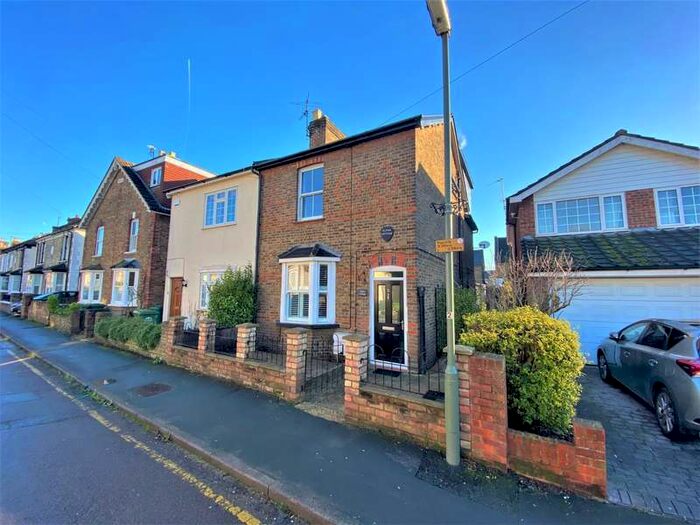 4 Bedroom Semi-Detached House To Rent In Richmond Road, Staines-upon-thames, Surrey, TW18