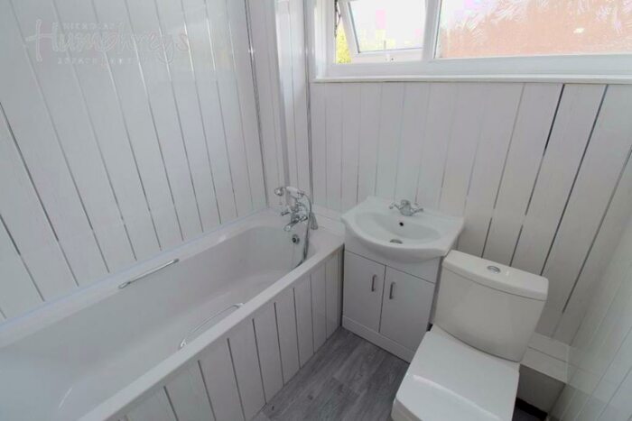 4 Bedroom Flat To Rent In Camden St, - - Viewings, B18