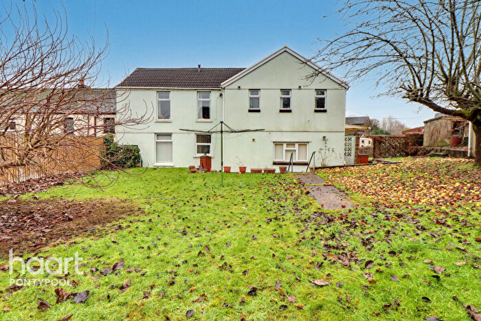 4 Bedroom Link Detached House For Sale In Merchants Hill, Pontypool, NP4