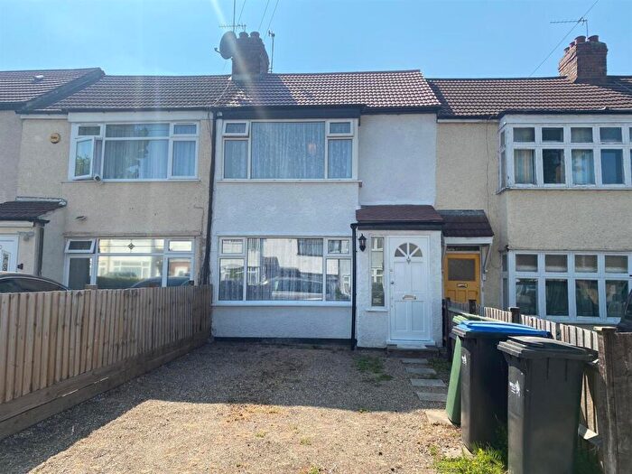 2 Bedroom House To Rent In Winnington Road, Enfield, EN3