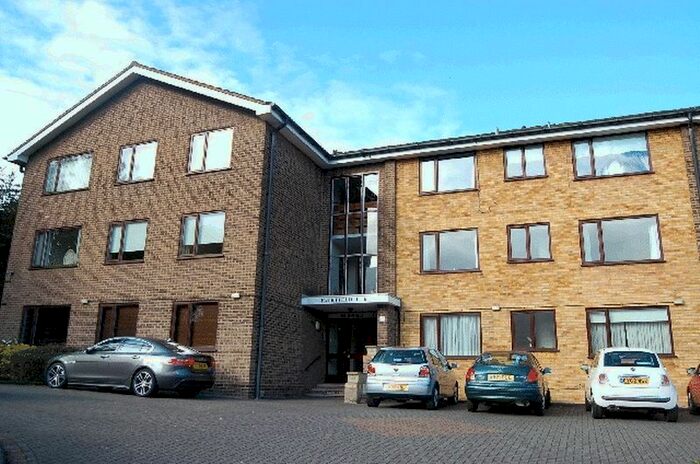 3 Bedroom Flat To Rent In Oakleigh Park North, London, N20