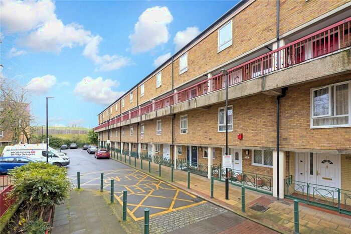 2 Bedroom Maisonette To Rent In Lamberhurst House, Lovelinch Close, London, SE15