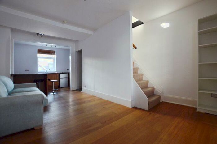 2 Bedroom Maisonette To Rent In Winchester Street, Salisbury, SP1