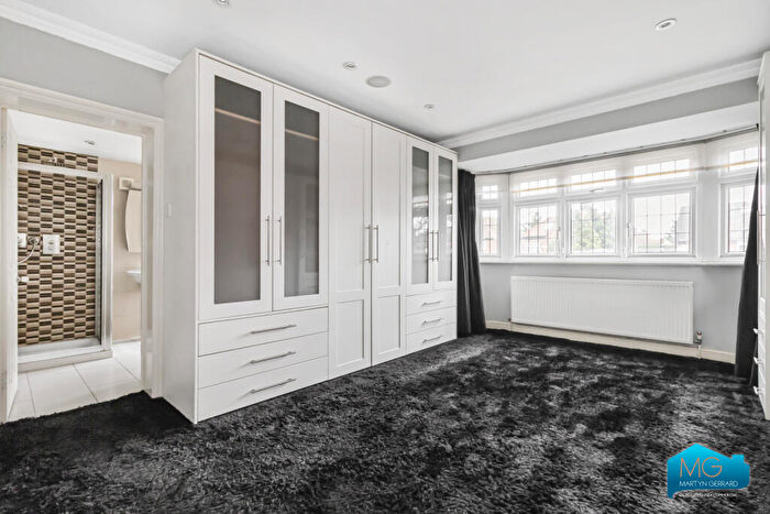 5 Bedroom Detached House To Rent In Edgwarebury Lane, Edgware, HA8