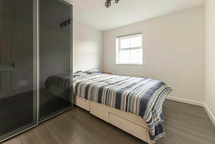 2 Bedroom Flat To Rent In Coppetts Road, London, N10