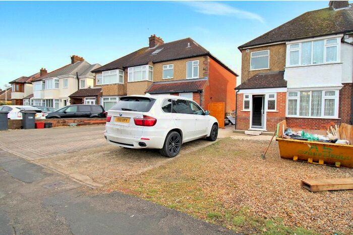 3 Bedroom Semi-Detached House To Rent In Icknield Way, Luton LU3