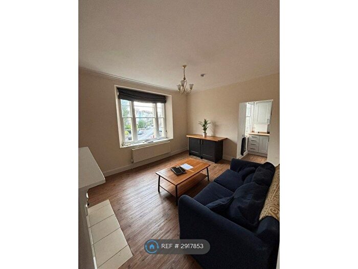 2 Bedroom Flat To Rent In Hampton Park, Bristol, BS6