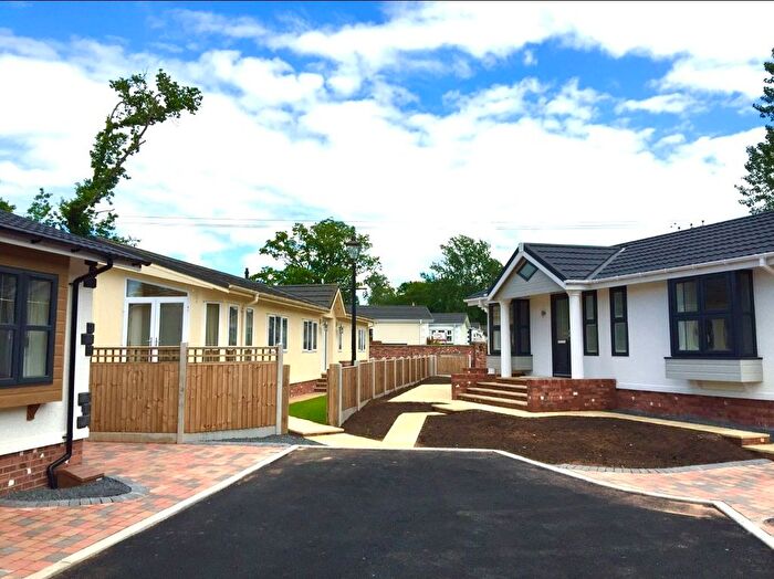 2 Bedroom Mobile/park Home For Sale In Newton Hall Lane, Mobberley, Knutsford, WA16