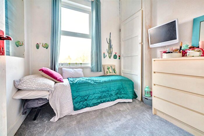 3 Bedroom Terraced House For Sale In Park Road, Bestwood Village, NG6