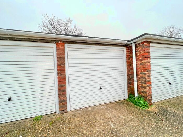 Cottage To Rent In Fulmar Close, Hove, BN3