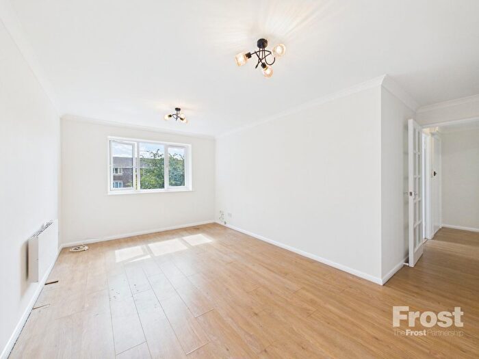 1 Bedroom Flat To Rent In Walpole Road, Slough, Berkshire, SL1