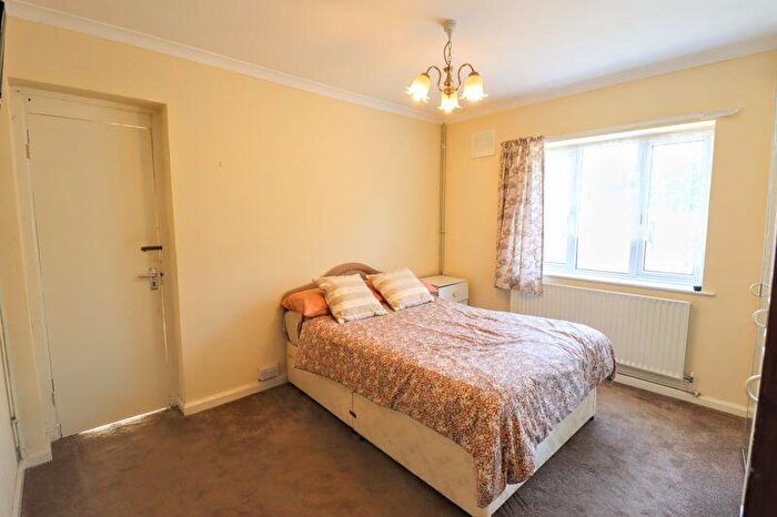 2 Bedroom Bungalow For Sale In Buckingham Road, Bletchley, Milton Keynes, MK3