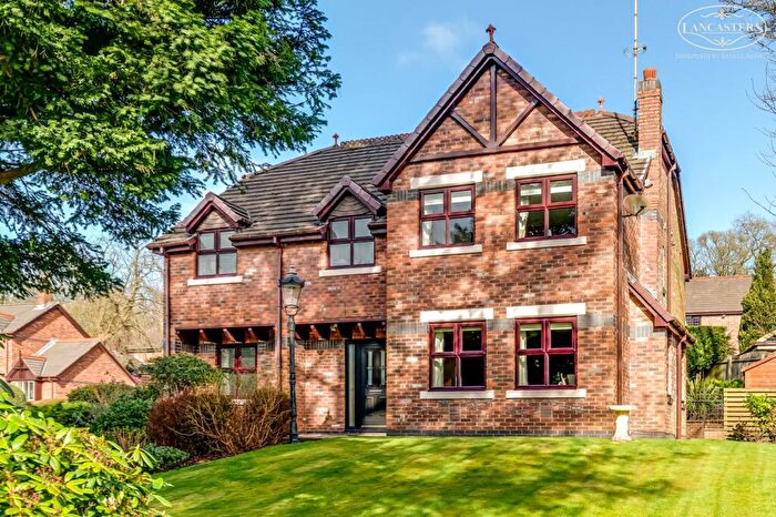 5 Bedroom Detached House For Sale In Ravens Wood, Heaton, Bolton, BL1